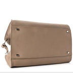 Belted 15 grained leather tote in taupe — texture detail