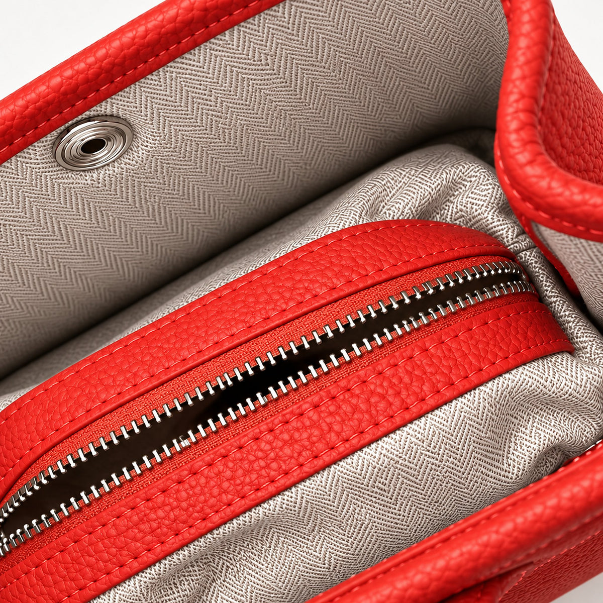 Weekday Tote Mini 23 cm open-top tote in red, interior view with herringbone lining and zip pocket
