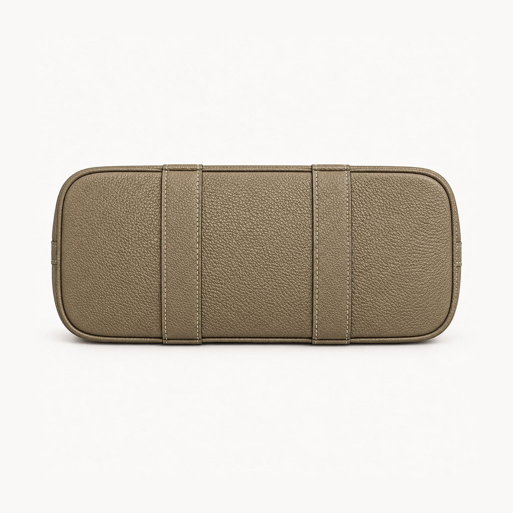 Weekday Tote Medium 30 cm open-top tote in khaki, base view