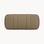Weekday Tote Medium 30 cm open-top tote in khaki, base view