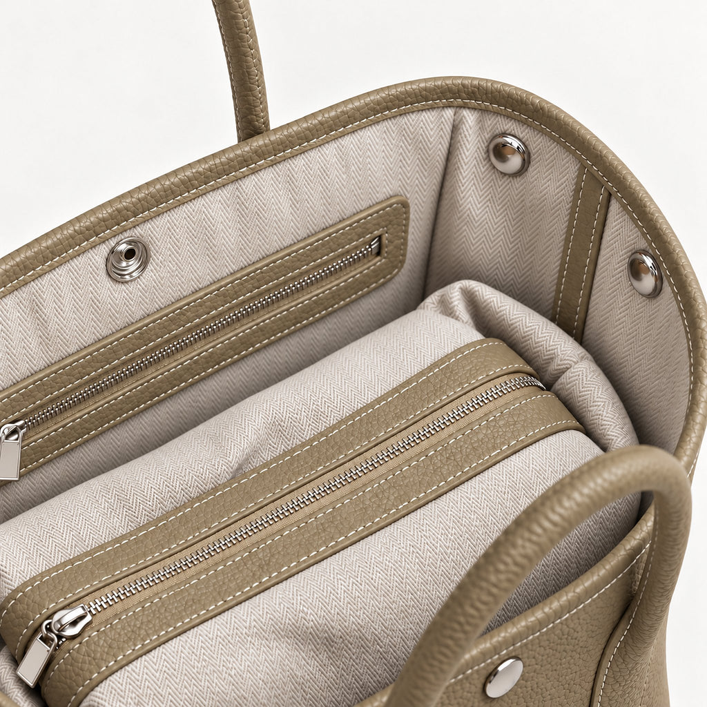 Weekday Tote Medium 30 cm open-top tote in khaki, interior view with canvas lining and zip pocket